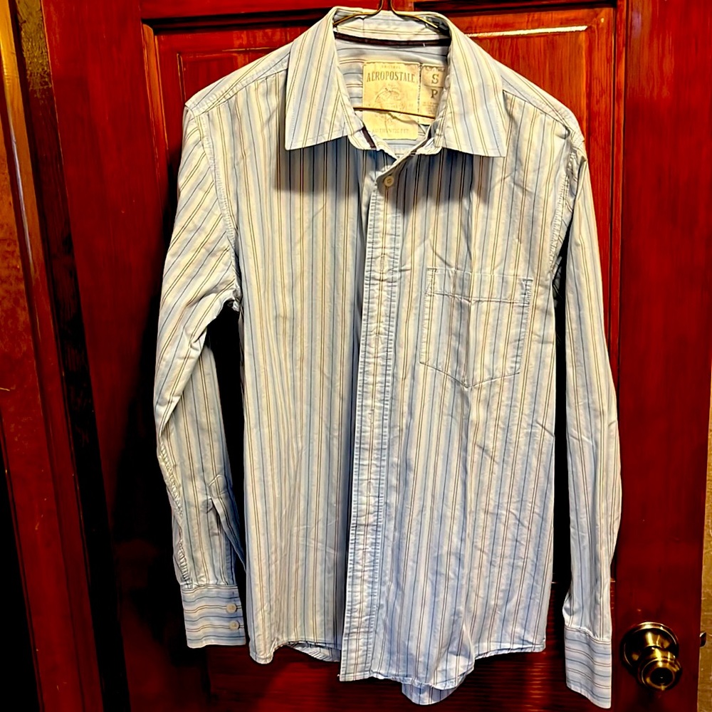 Aeropostale Shirt. Striped. Mens Good Condition. Size Small